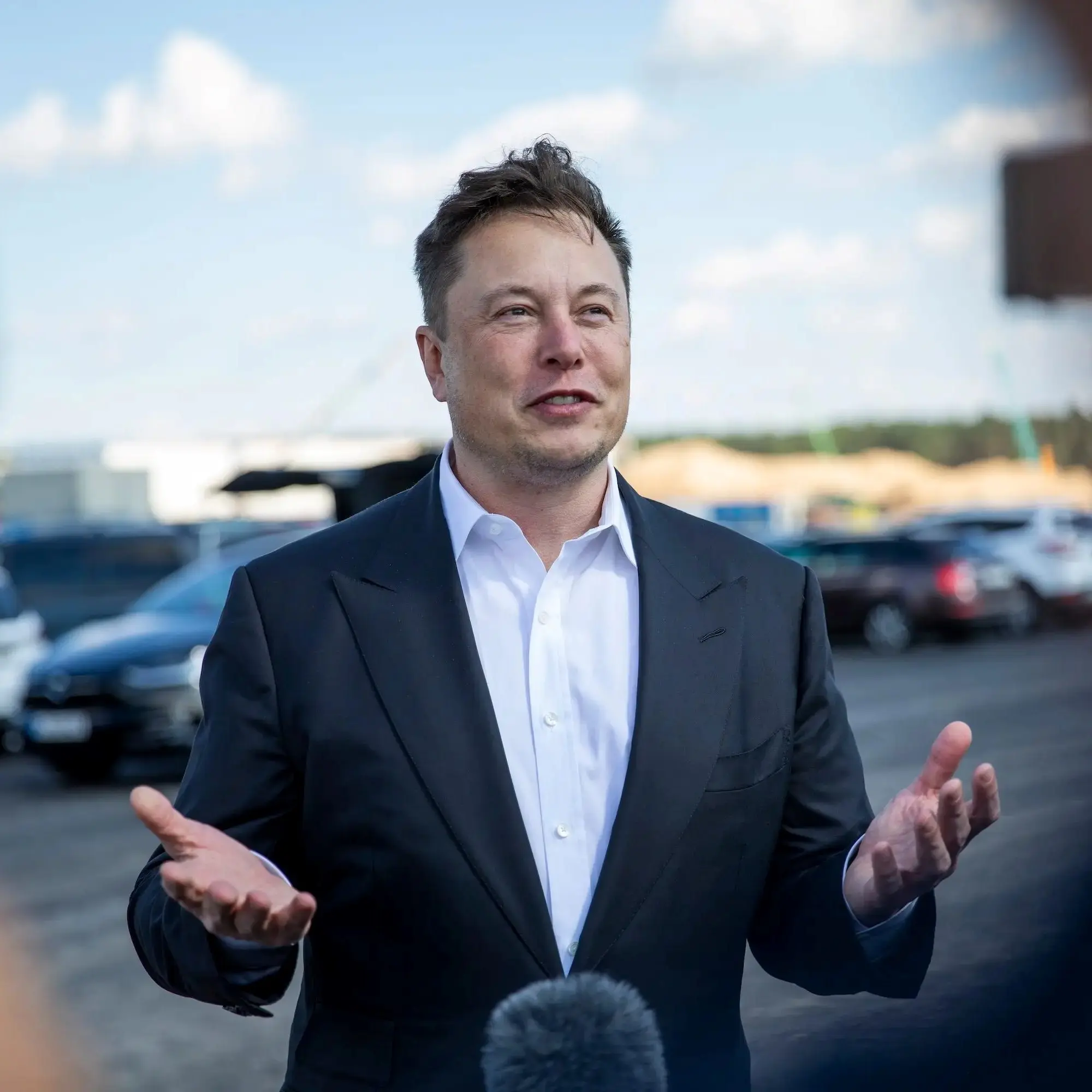 Elon Musk in search of AI research team to challenge ChatGPT